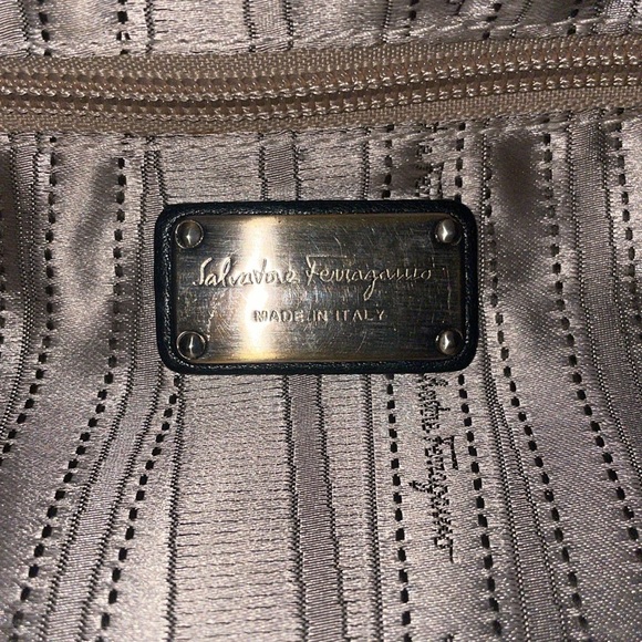 Authentic leather Ferragamo Purse - Picture 13 of 16